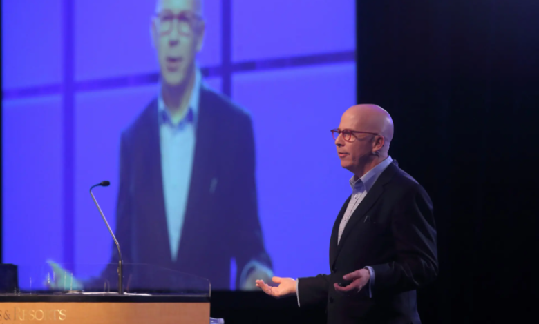 Motivational Speaker Or Life Coach: Understanding The Differences